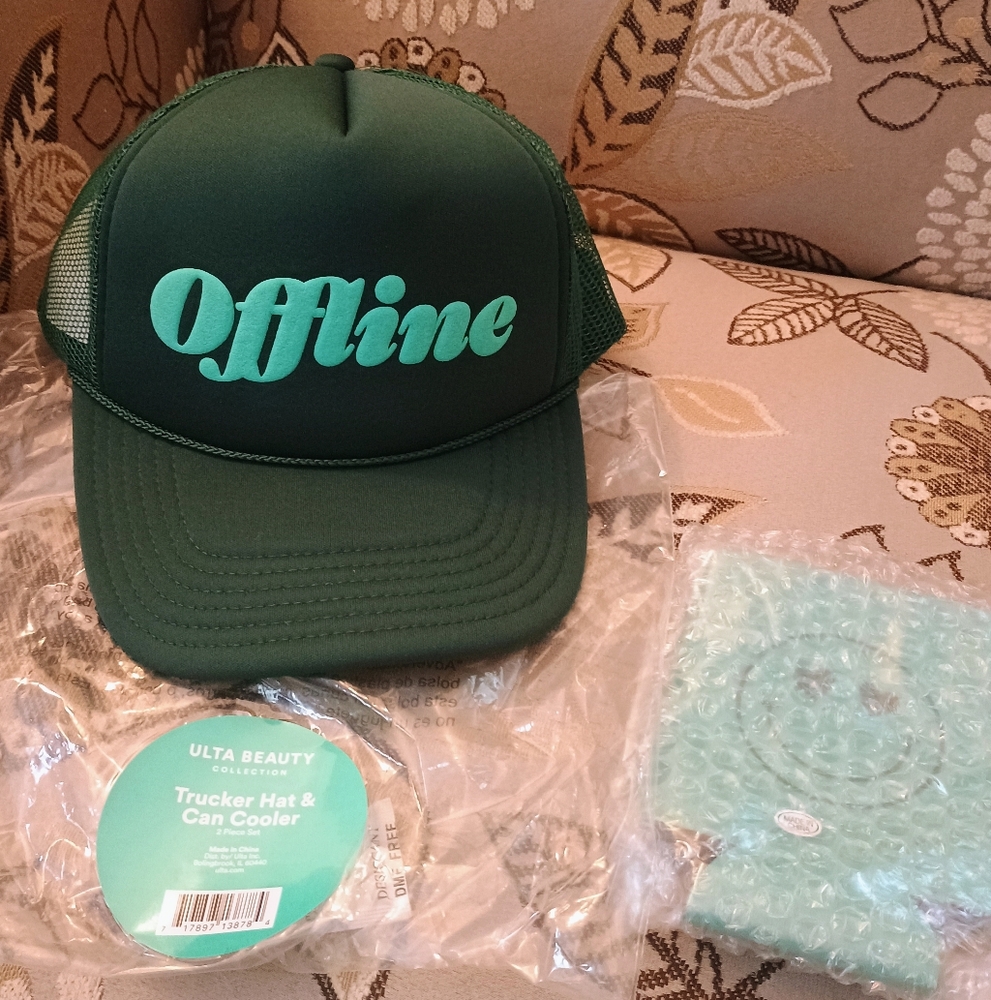 Offline Green Trucker Hat & Can Cooler Set